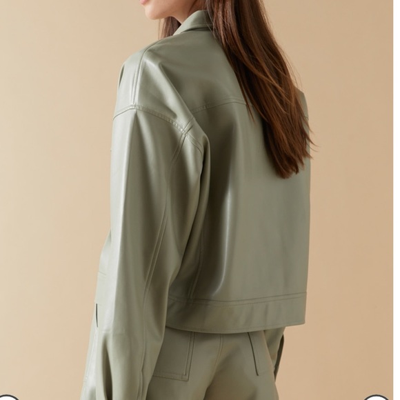 Jessamyn Cropped Shacket - Picture 2 of 4